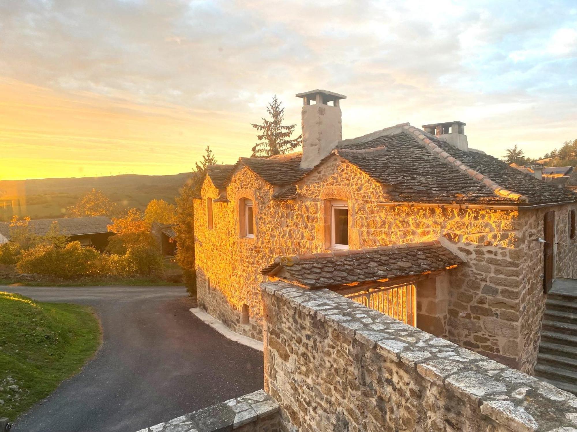 Les Caselles, Gite Et Maison D'Hotes Saint-Beauzely Bagian luar foto