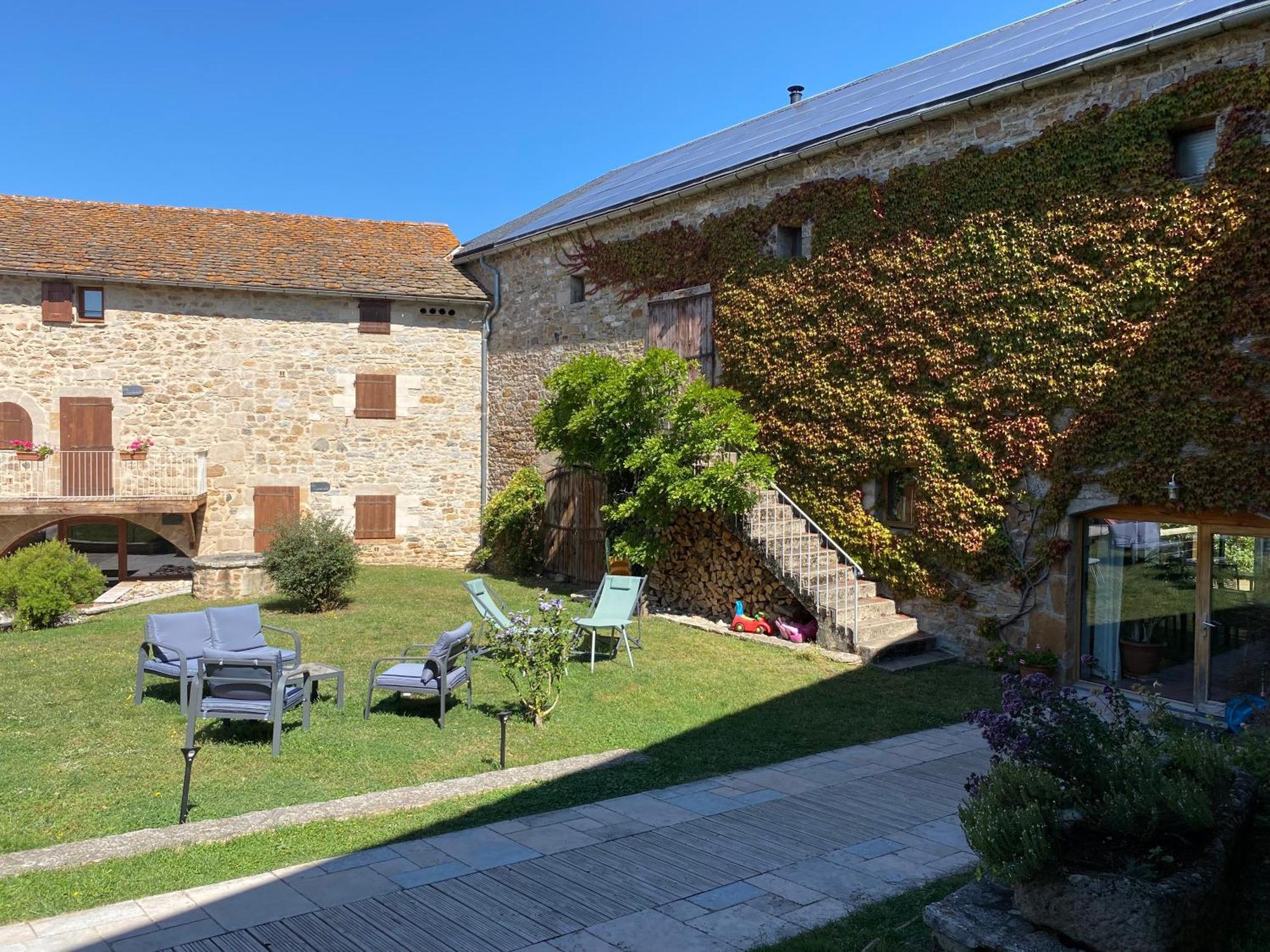 Les Caselles, Gite Et Maison D'Hotes Saint-Beauzely Bagian luar foto